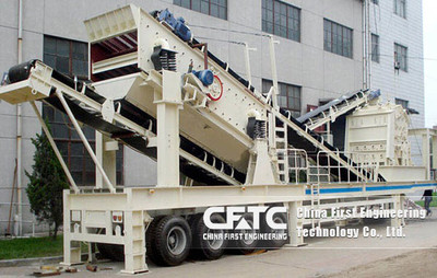 Tire mobile impact crusher station  